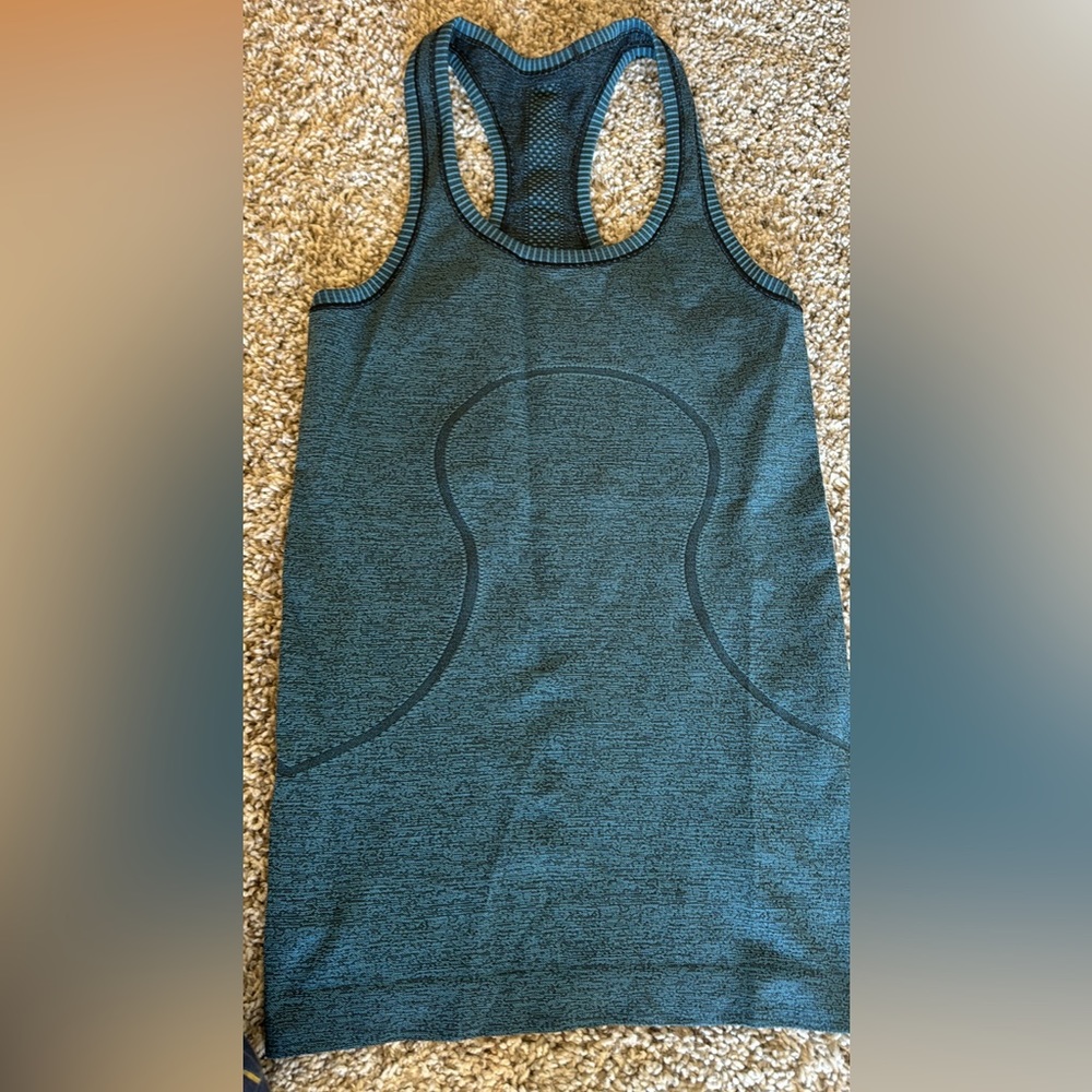 Women’s Lululemon tank